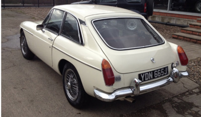 What are the key differences between the MGB GT and the MGB Roadster?